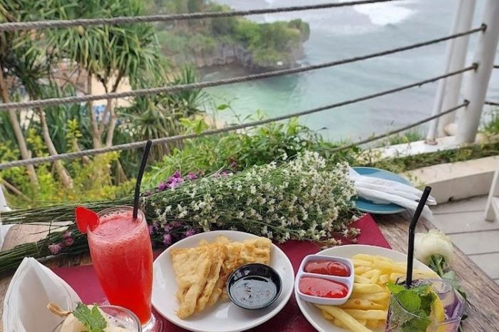 Tempat Makan Favorit dengan View Pegunungan
