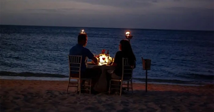 Bikin Makan Malam Romantis di Rumah