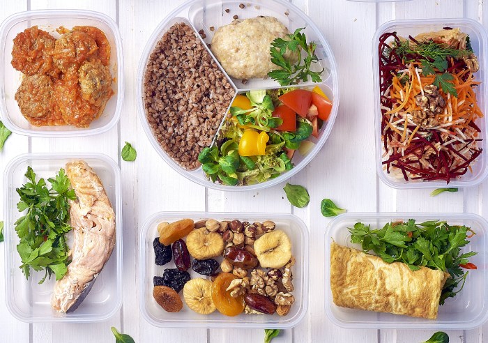 Menu Sehat untuk Diet: Ayam Kukus + Infused Water