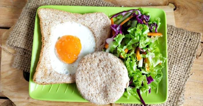 Resep Roti Gandum Isi Telur dan Alpukat