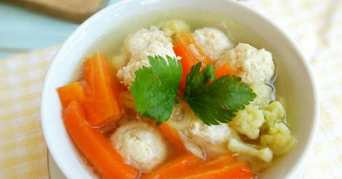 Sup Sayur Bola-Bola Ayam yang Disukai Anak