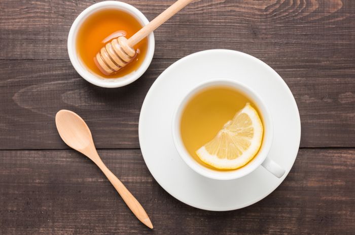 Air Lemon Hangat untuk Detoks Pagi