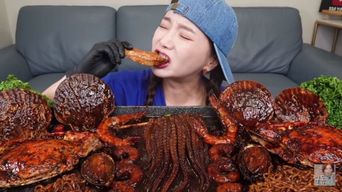 Live Mukbang yang Bikin Kuliner Ini Meledak