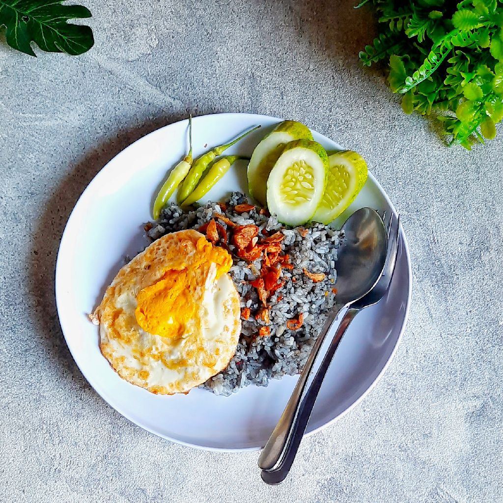 Resep Nasi Goreng Tinta Cumi Sederhana Rumahan di Yummy App Nasi Goreng Hitam dari Tinta Cumi Jadi Menu Andalan